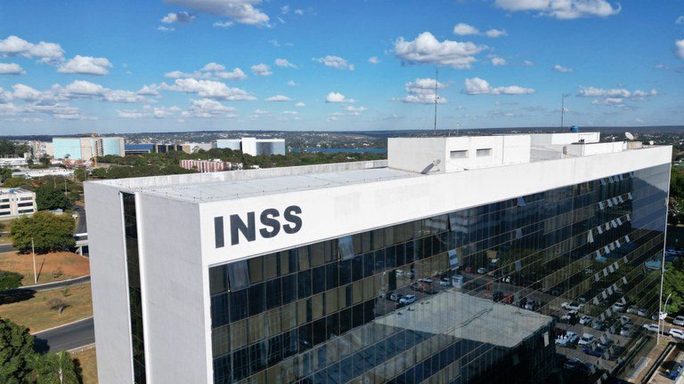 Logo do INEP em fundo azul escuro com letras brancas